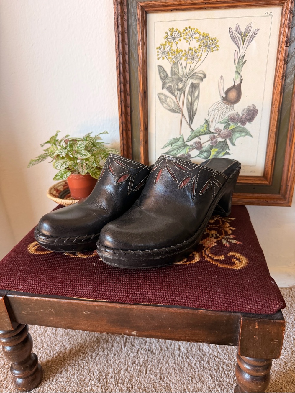 Frye Charlotte Black Leather Slip-On Mule Clogs with Cutout Stitch Detail